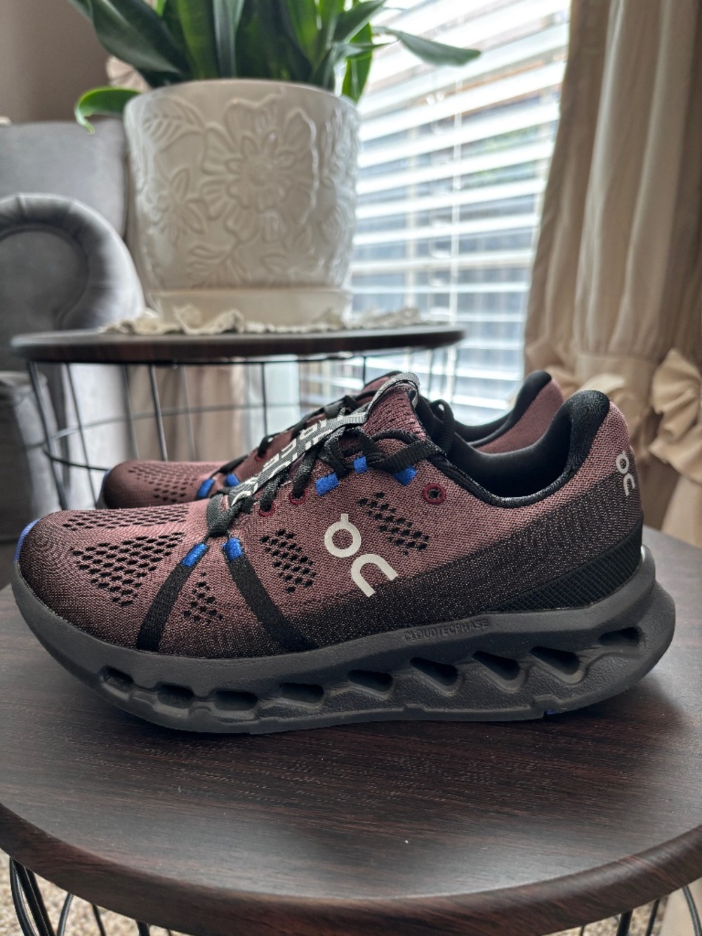 On Cloud surfer women’s shoe size 6.5